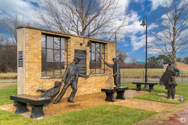 Sitdowners Memorial Park statue represents the Women's Emergency Brigade.