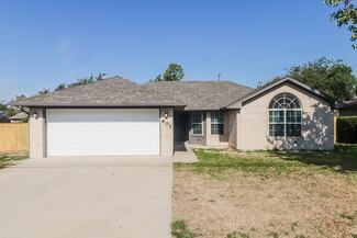 601 E 6th St, Krum, TX 76249