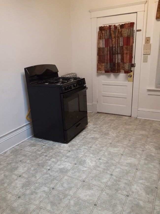 83 Main St unit 83MainSt.Apt.2-E, Westfield, MA 01085 - photo 4