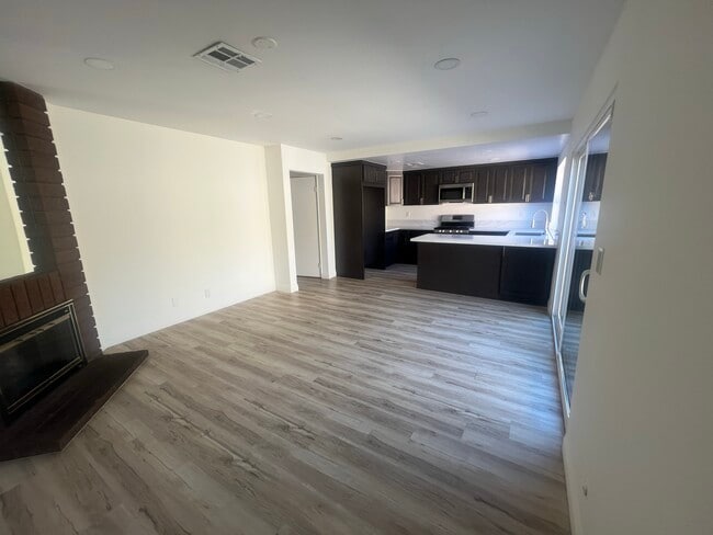 8470 Winnetka Ave unit 5, Winnetka, CA 91306 - photo 2