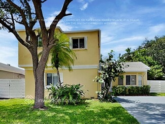 14502 SW 139th Ave Cir E, Miami, FL 33186