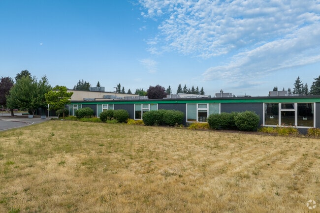 Davis Elementary School on NE Davis St in Portland serves grades K - 5.