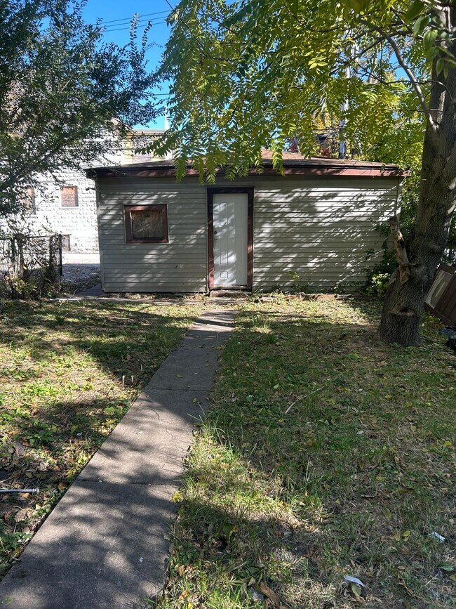 11305 S Edbrooke Ave unit 1, Chicago, IL 60628 - photo 2