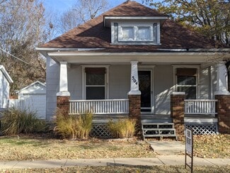 504 N High St, Newton, KS 67114