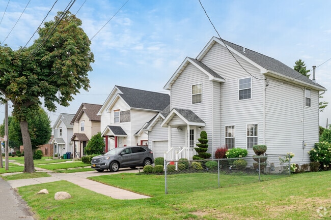 Ellicott homes average $125,000 in sales price.