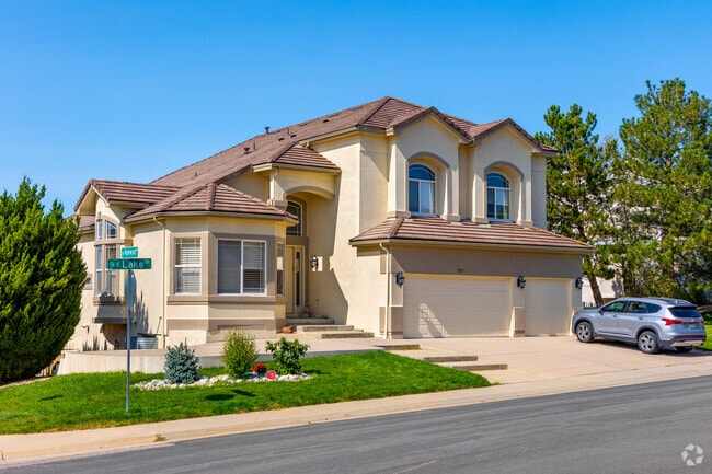 Large Spanish-style mansions can be spotted in Tuscany.