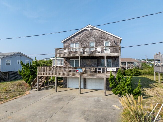 Homes in Kitty Hawk are all built on stilts to provide safety from flooding.