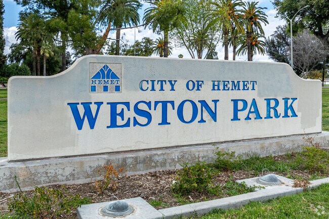 Weston Park is close to many restaurants, shops and other great amenities.