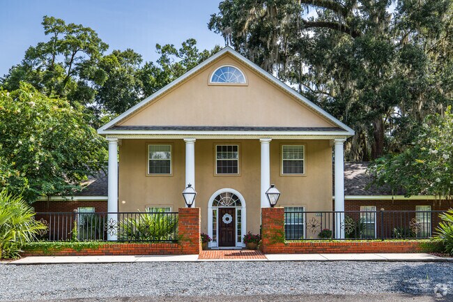 Colonial-style homes in Thomasville in Tallahassee, FL are strong and with history.