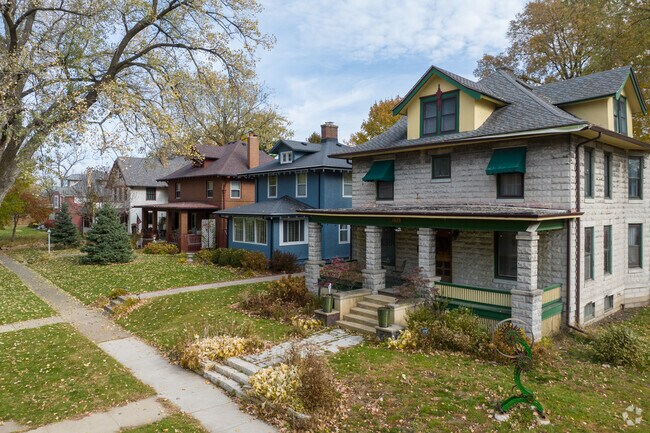 Rows of classic American Foursquares from the turn of the century are common in Broadway.