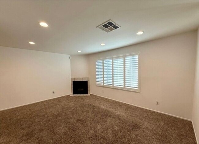 14307 Foothill Blvd unit B6, Sylmar, CA 91342 - photo 3