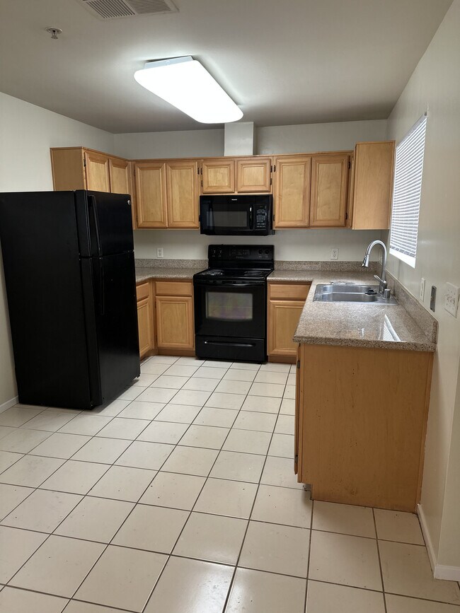 600 Hosking Ave unit A, Bakersfield, CA 93307 - photo 5