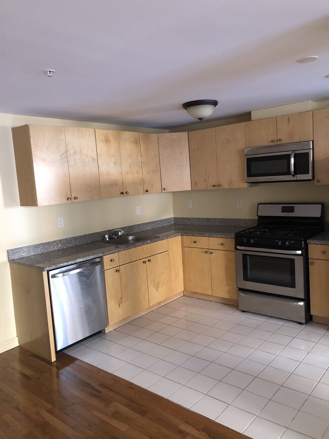 14 Brooklyn Ave unit 505, Valley Stream, NY 11581 - photo 2