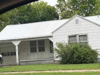 2025 Wood St, Caney, KS 67333