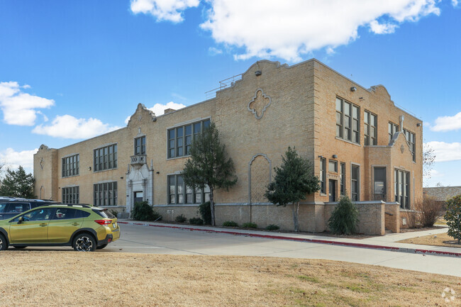 Many students are within walking distance from Sequoyah Elementary School.