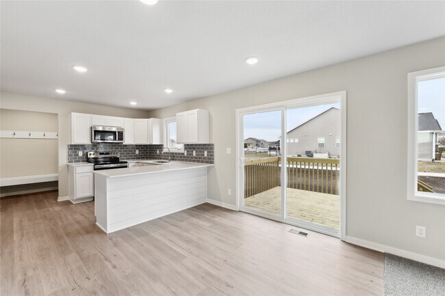 303 29th St SW, Altoona, IA 50009 - photo 6