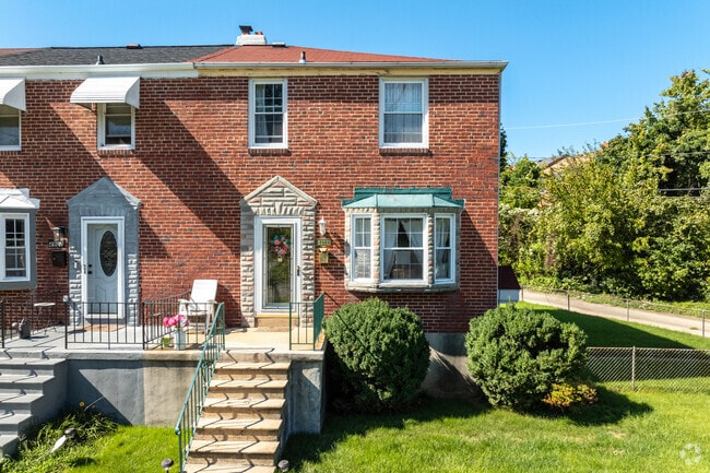 Live in a row home in West Hills.