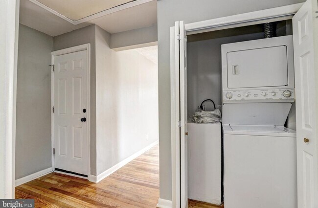 4506 Furley Ave unit 2, Baltimore, MD 21206 - photo 2