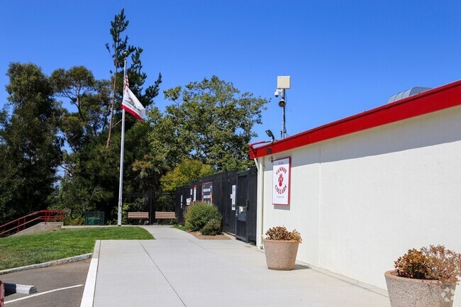 Welcome to Vannoy Elementary School in the Castro Valley Hills neighborhood.