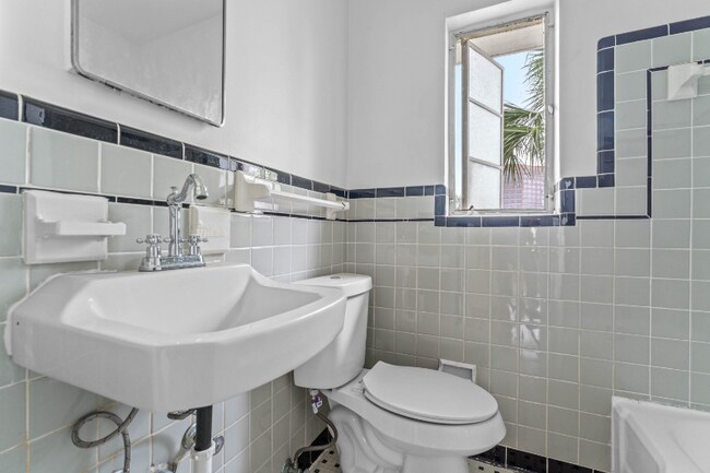 306 Lakeview St unit 405, Orlando, FL 32804 - photo 5