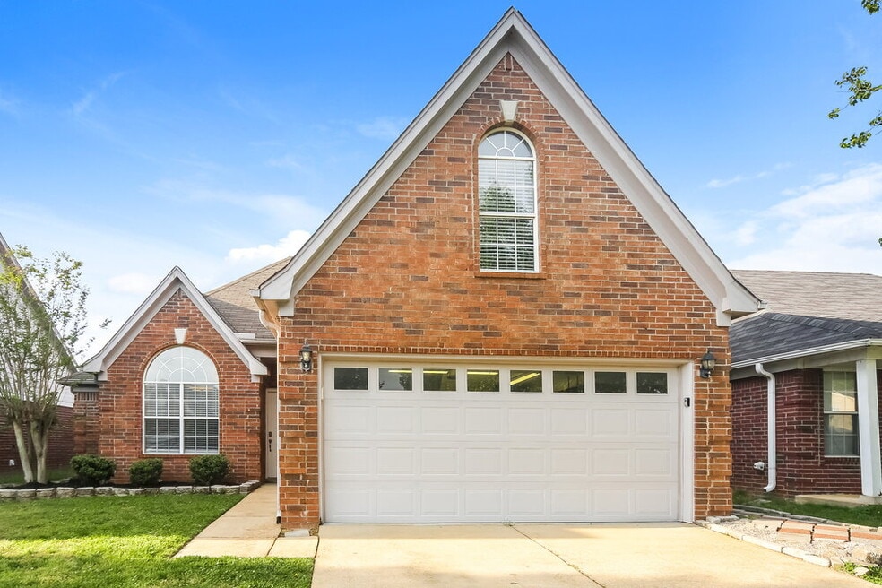 9886 Stage Run Dr, Olive Branch, MS 38654 - photo 1