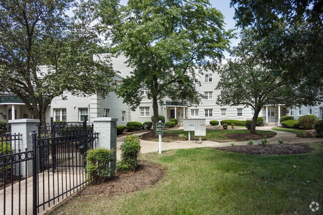 If you prefer not to have a yard, Condominiums in the Washington Highlands can be an option.