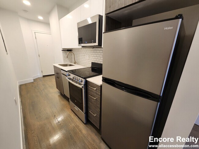 44 Joy St unit 14, Boston, MA 02114 - photo 2