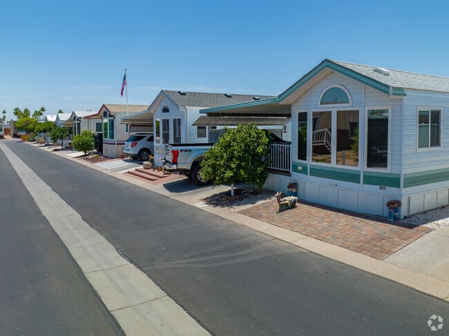 Superstition Sunrise also offers pet-friendly manufactured homes in Superstition Country.