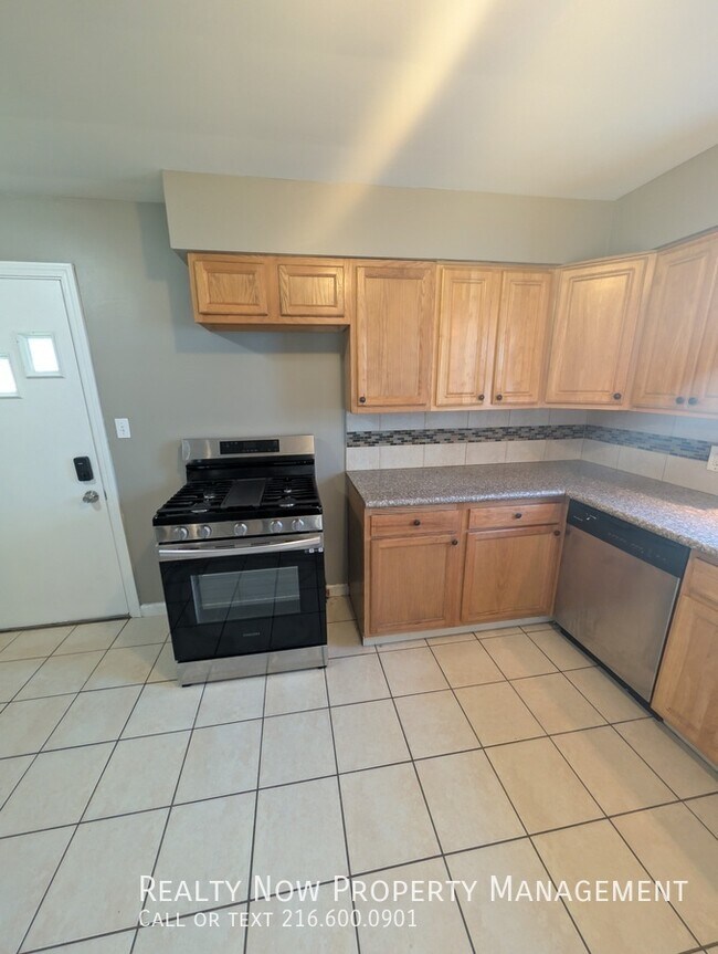 14804 Rockside Rd, Maple Heights, OH 44137 - photo 4