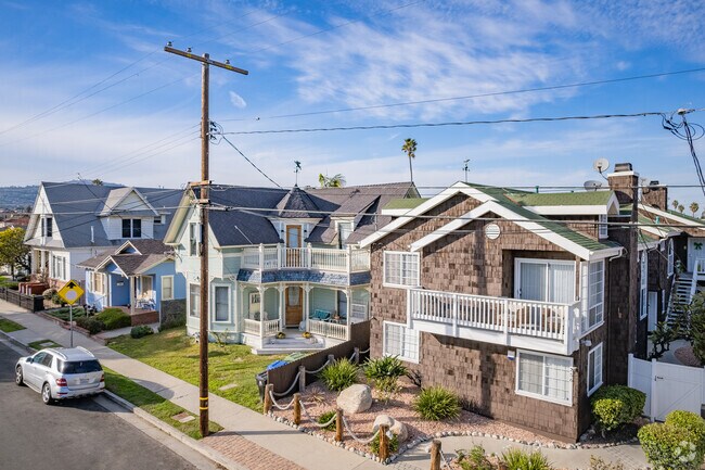 The rows of homes throughout San Pedro show a variety of styles.