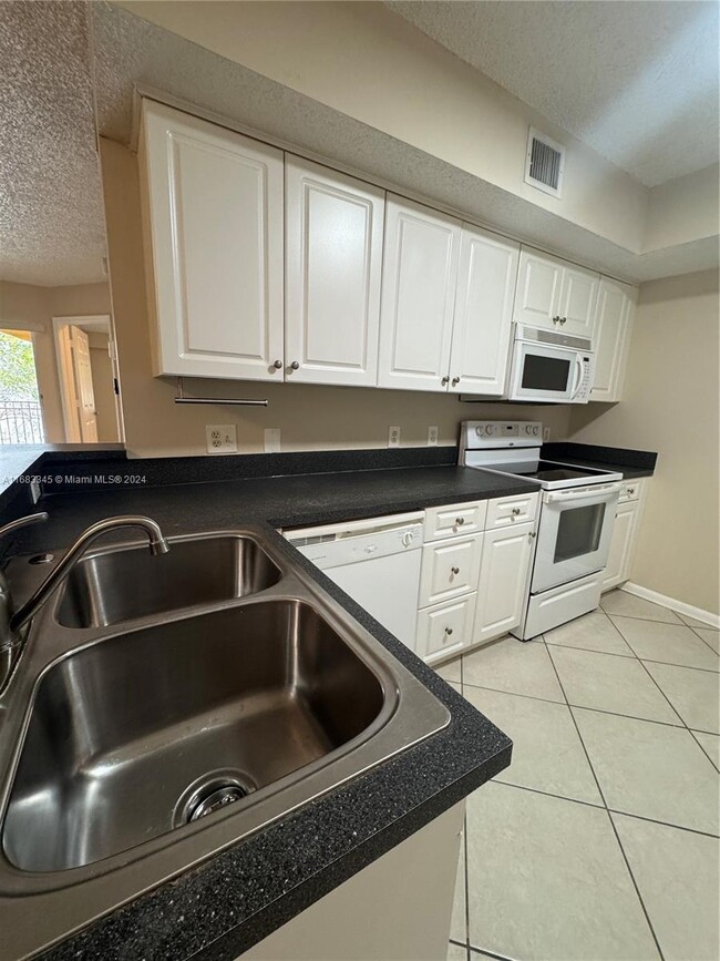 9630 NW 2nd St Unit 6-206, Pembroke Pines, FL 33024