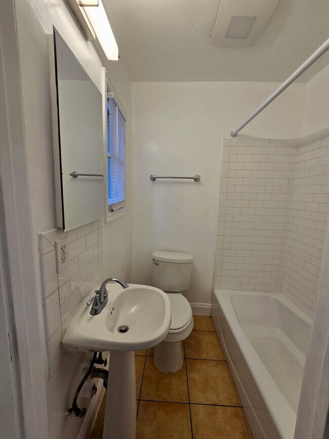 942 N Sweetzer Ave, West Hollywood, CA 90069 - photo 5