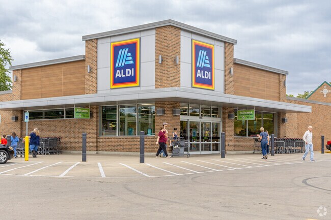 Just down the road from the South Central neighborhood is a ALDI grocery store for residents.