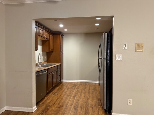 154 E Bailey Rd unit G, Naperville, IL 60565 - photo 6