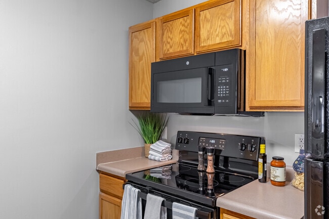 3BR, 3BA - 1256SF (Classic Furnished)