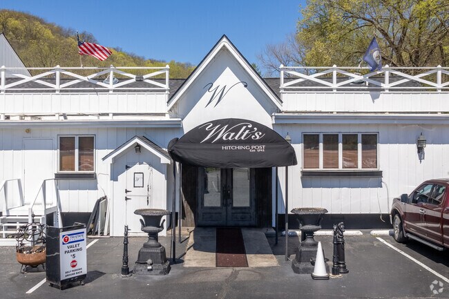 Walt’s Hitching Post Restaurant is a well known steak house in Fort Wright.