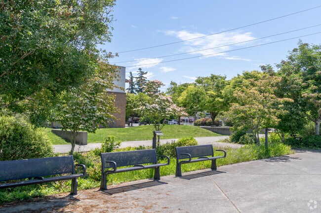 Meridian Impact Re-Engagement benches