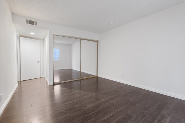 433 S Manhattan Place unit 209, Los Angeles, CA 90020 - photo 4
