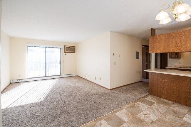 Ambercrest Apartments, Fox Run Apartments, Saint Cloud, MN 56301 - photo 2