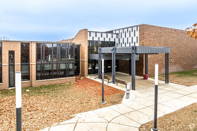 Chippewa Middle School enrolls students in grades 6-8th.