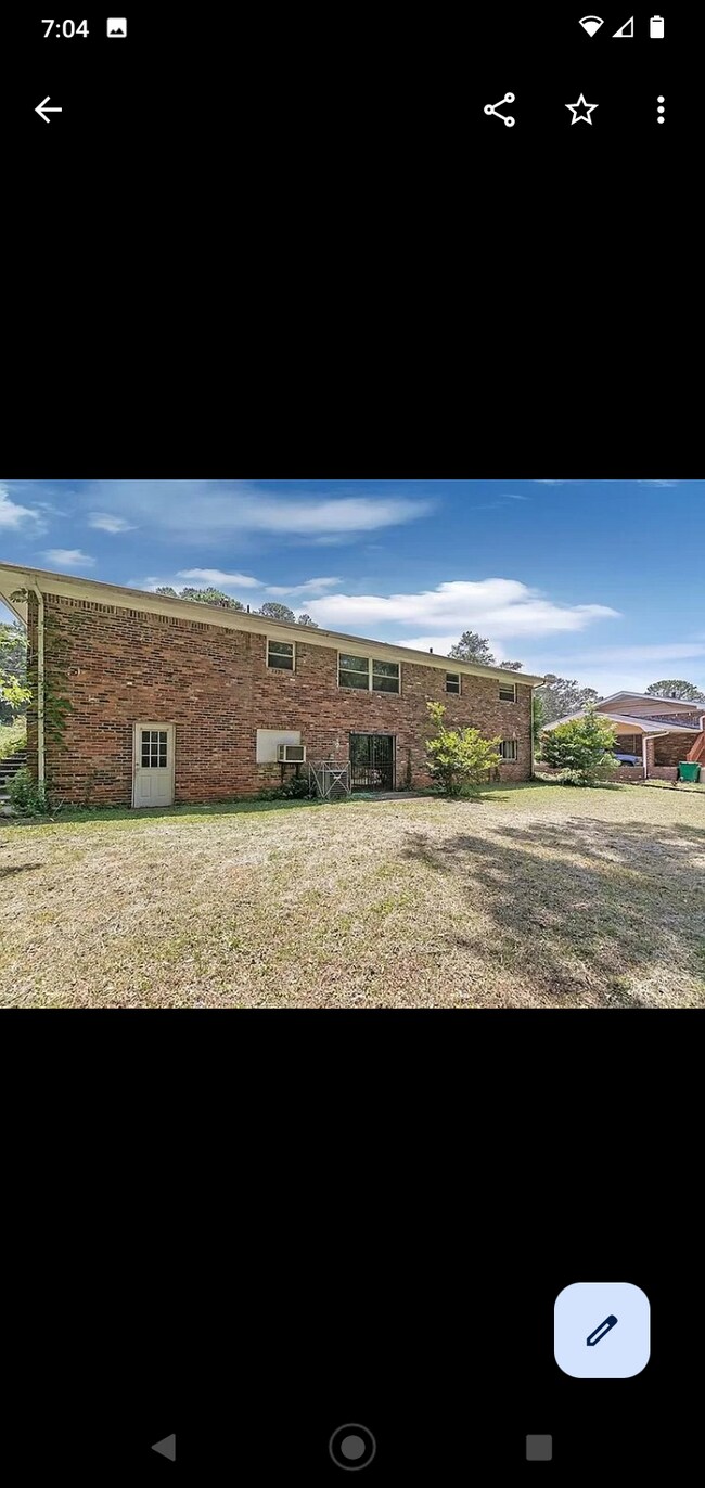 2135 Kilarney Rd, Decatur, GA 30032