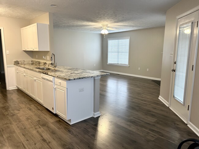 1130 Alexwood Dr, Hope Mills, NC 28348 - photo 6