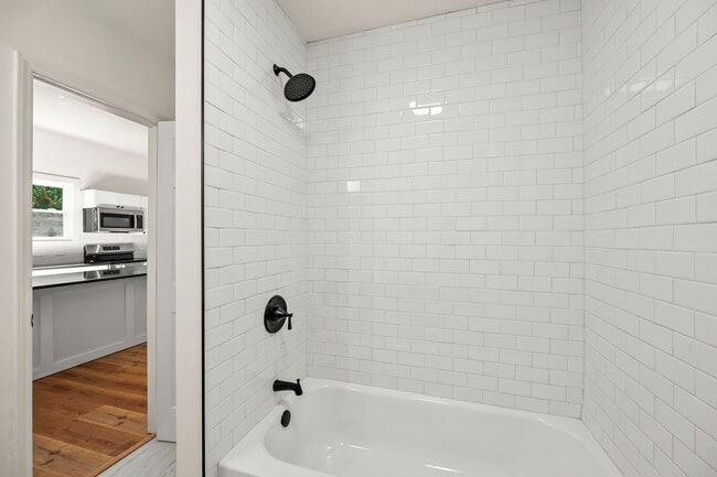 209 N Spring St unit 217 N Spring St-Unit, Winston Salem, NC 27101 - photo 6