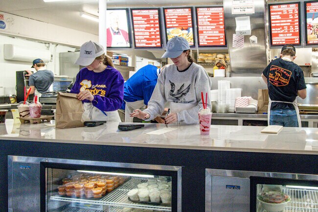 Gordy's Hi-Hat is a family-run local restaurant offering burgers, fried fish, malts & other American classics.