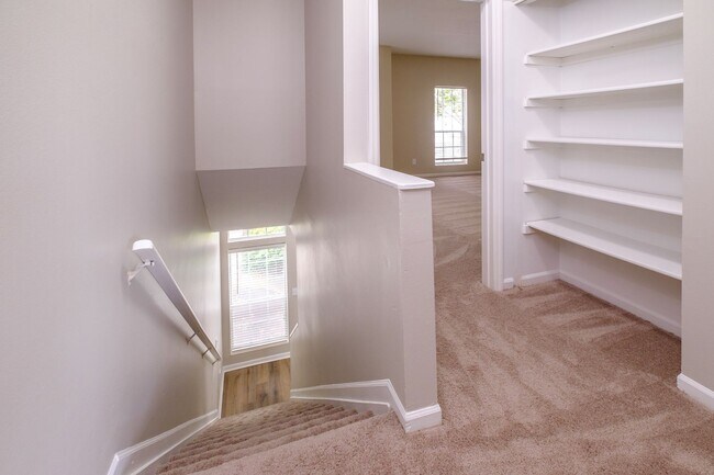 The Residence at Christopher Wren Apartments, Gahanna, OH 43230 - photo 6