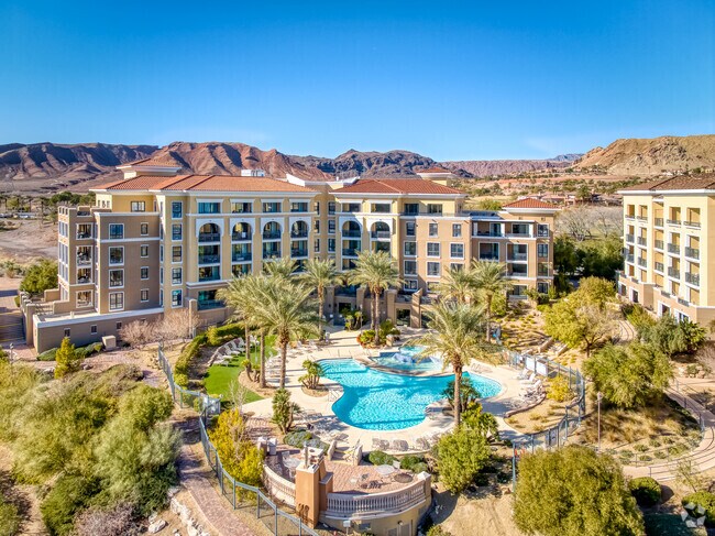 Luna Di Lusso Condominiums are sought after by locals and visitors in Lake Las Vegas.