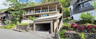 3243 Beaumont Woods Place, Honolulu, HI 96822