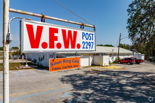 Lake Beulah's Silver Ring Café serves Cubans, crab rolls, and soup.