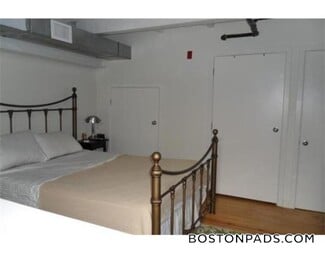 1 Aberdeen Way Unit 212, Cambridge, MA 02138