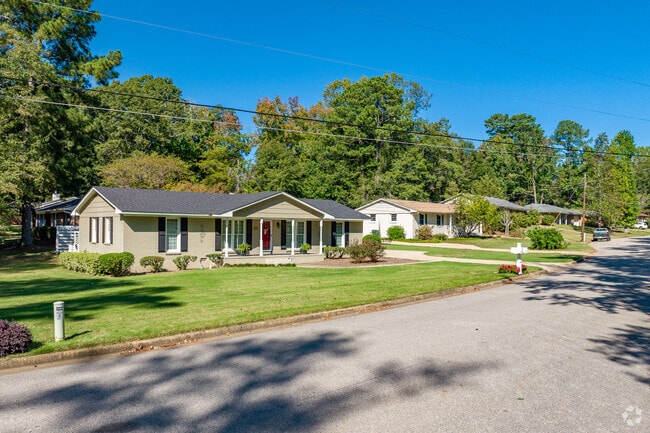 Stage Road is an older neighborhood with a lot of single-family ranch-style homes.